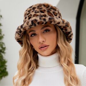 Leopard Print Faux Fur Bucket Hat